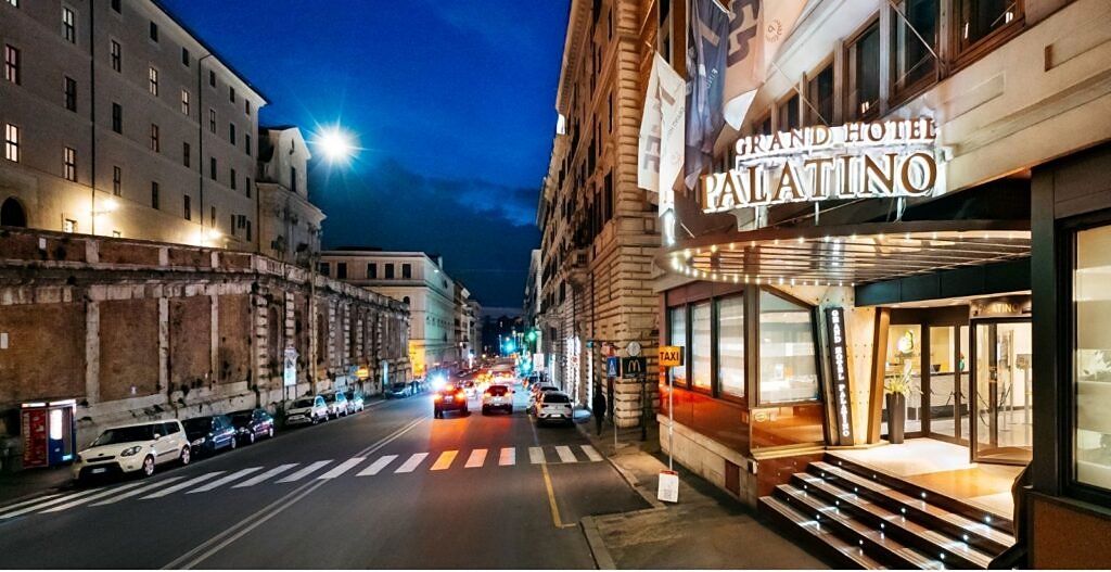 FH55 Grand Hotel Palatino on Via Cavour at night
