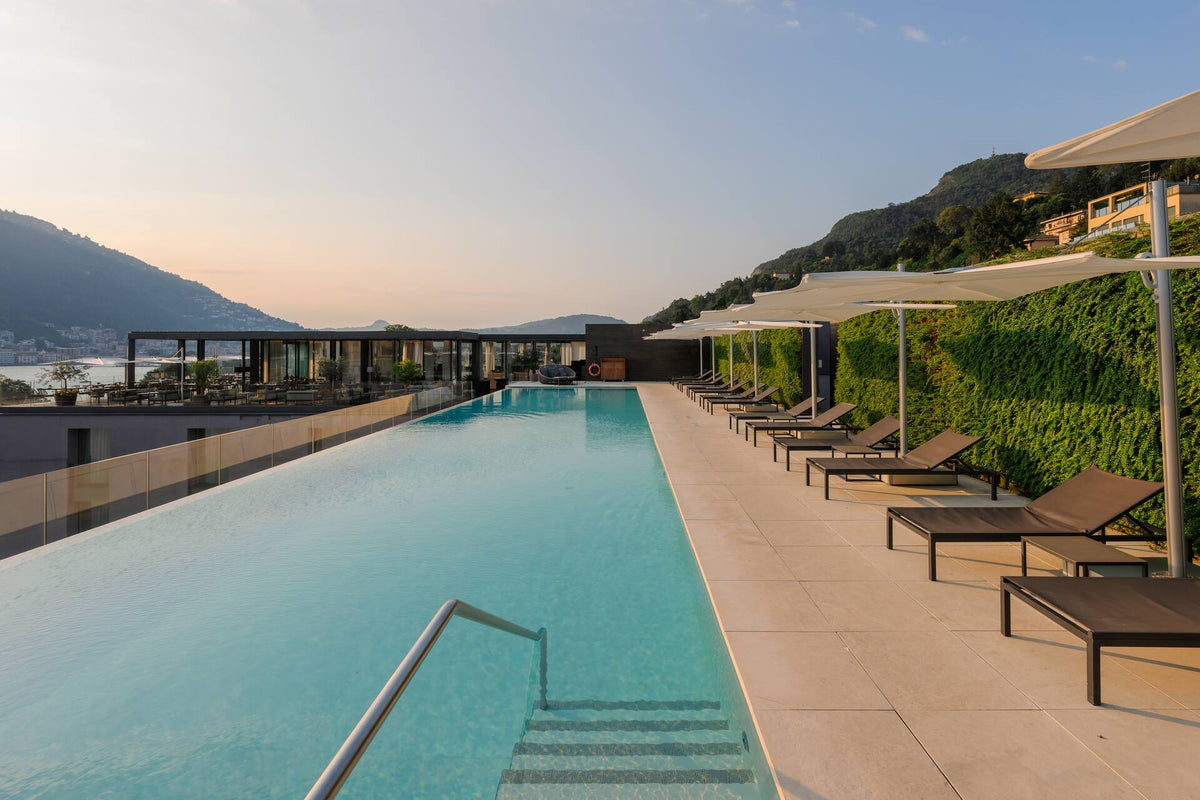 The rooftop pool of Hilton Lake Como
