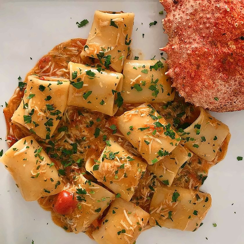 Paccheri pasta with spider crab sauce and parsley