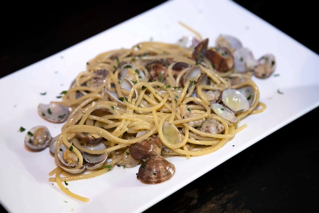 Spaghetti alle vongole on a white plate at Osteria da Alberto