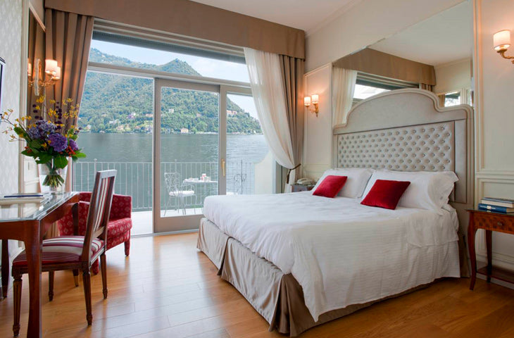 A Deluxe room with lake view at Hotel Villa Flori
